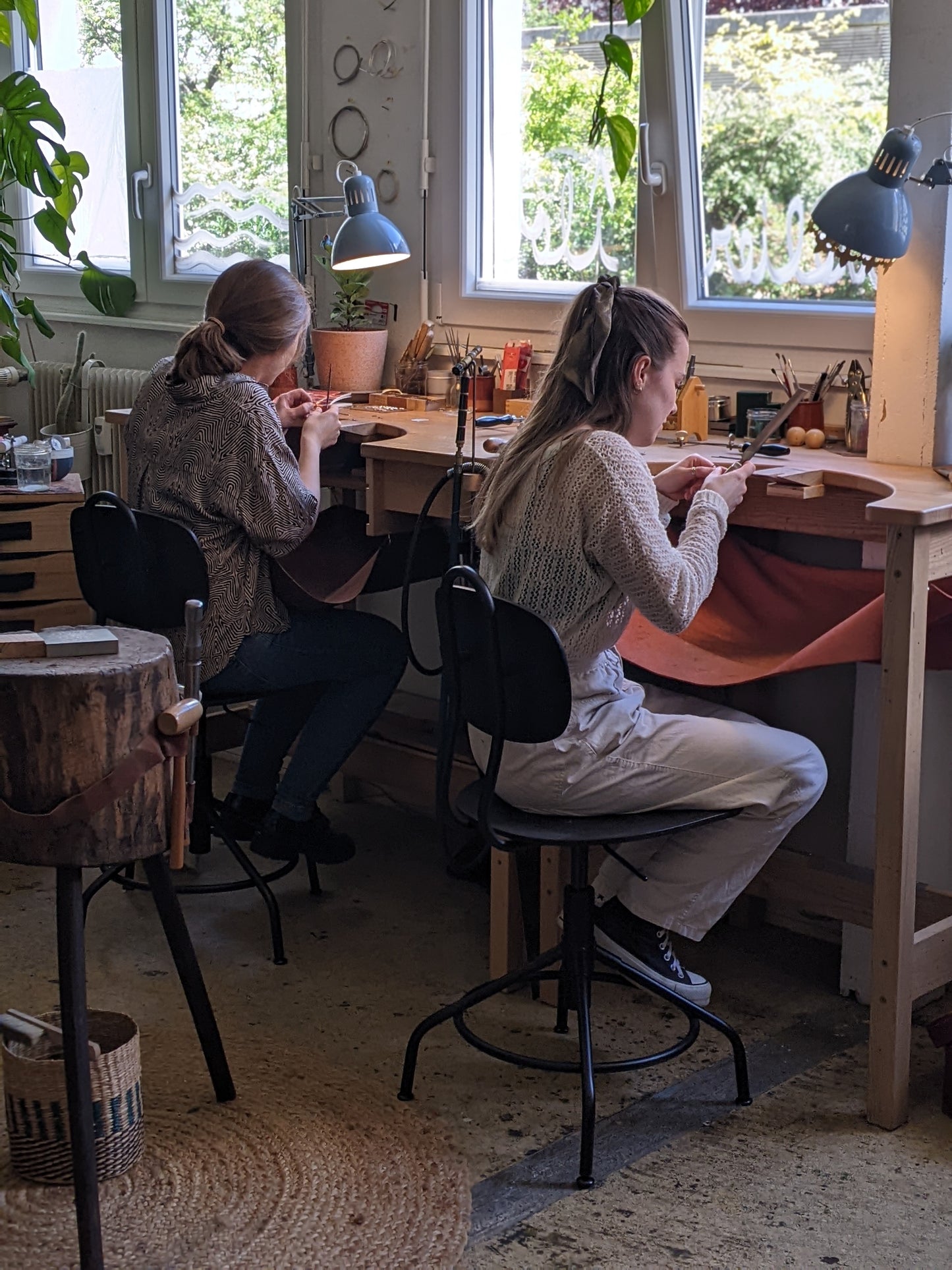 Une bague ou des boucles d'oreilles en argent