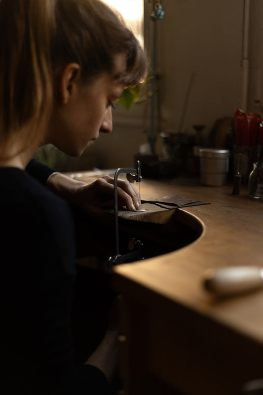 Une bague ou des boucles d'oreilles en argent